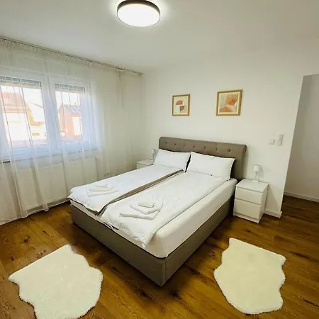 Luxus Reihenmittelhaus 公寓